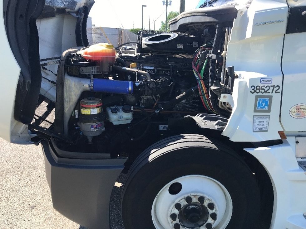 Sleeper Tractor-Heavy Duty Tractors-Freightliner-2022-T12664ST-Jacksonville-FL-639,527\n\t\tmiles-$ 62,000 - Image 21