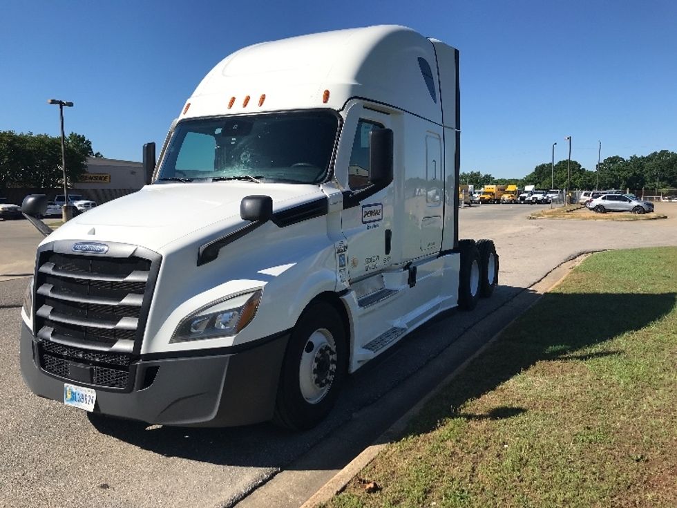 Sleeper Tractor-Heavy Duty Tractors-Freightliner-2022-T12664ST-Jacksonville-FL-639,527\n\t\tmiles-$ 62,000 - Image 3
