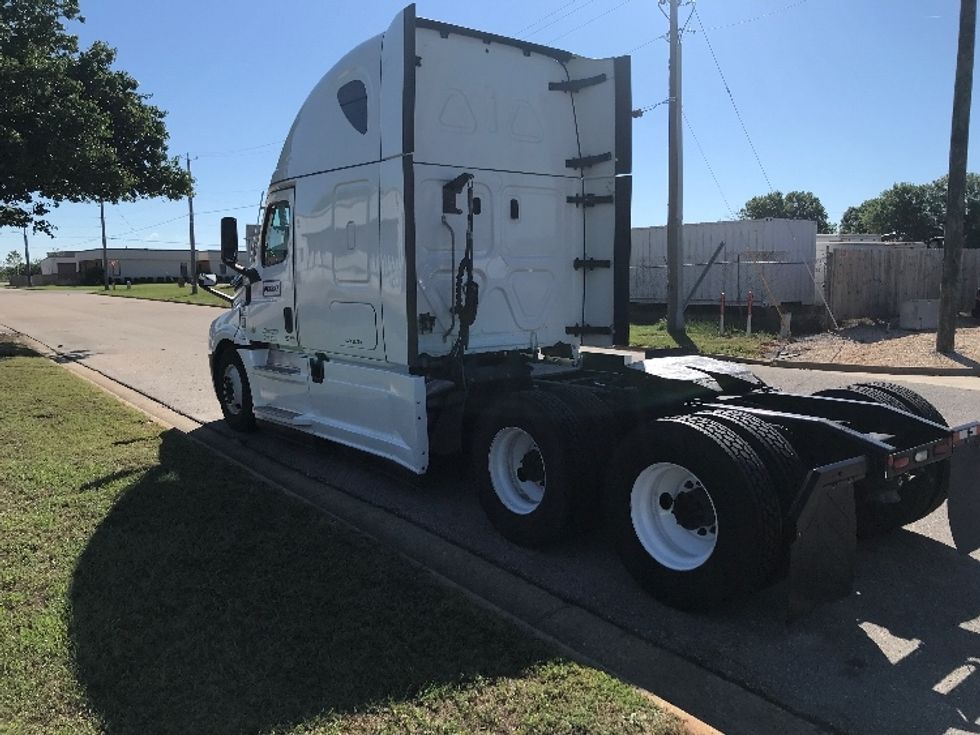 Sleeper Tractor-Heavy Duty Tractors-Freightliner-2022-T12664ST-Jacksonville-FL-639,527\n\t\tmiles-$ 62,000 - Image 5