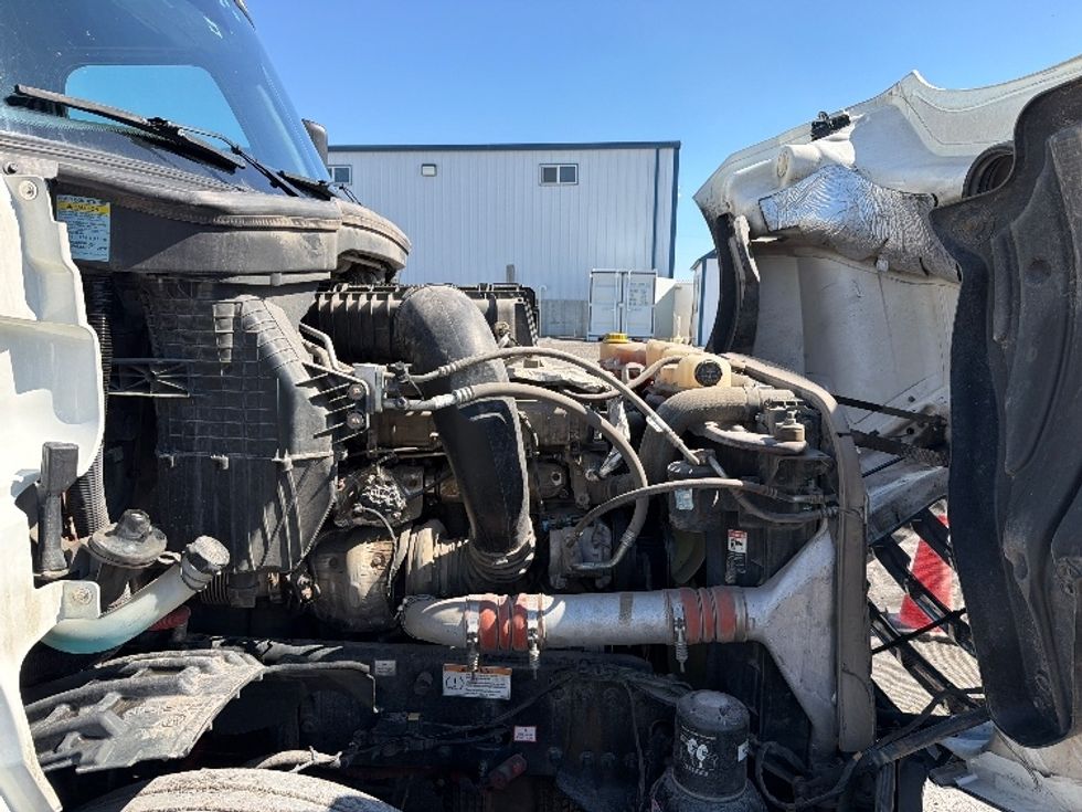 Sleeper Tractor-Heavy Duty Tractors-Freightliner-2022-T12664ST-Jerome-ID-614,374\n\t\tmiles-$ 62,250 - Image 18