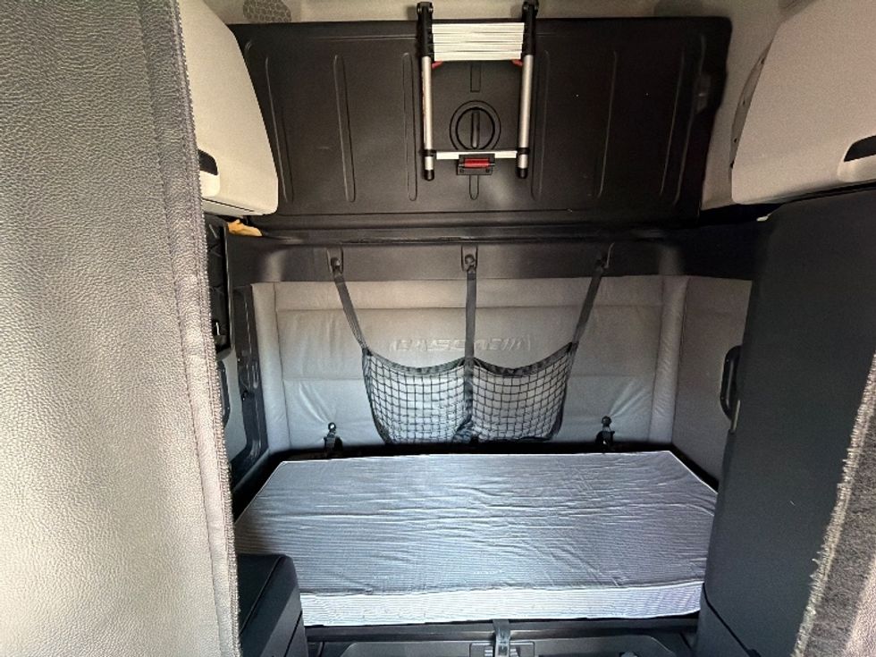 Sleeper Tractor-Heavy Duty Tractors-Freightliner-2022-T12664ST-Jerome-ID-614,374\n\t\tmiles-$ 62,250 - Image 19