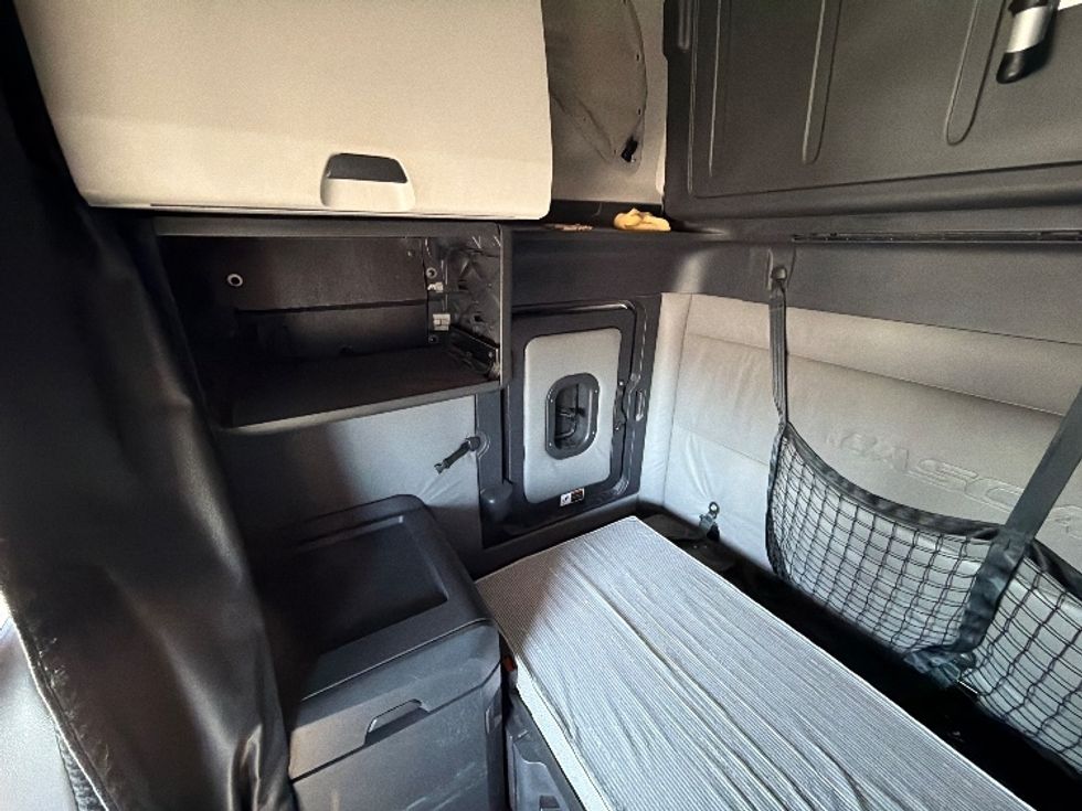 Sleeper Tractor-Heavy Duty Tractors-Freightliner-2022-T12664ST-Jerome-ID-614,374\n\t\tmiles-$ 62,250 - Image 20