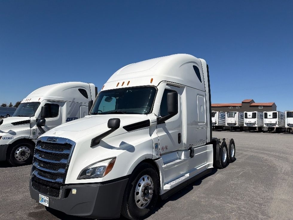 Sleeper Tractor-Heavy Duty Tractors-Freightliner-2022-T12664ST-Jerome-ID-614,374\n\t\tmiles-$ 62,250 - Image 3