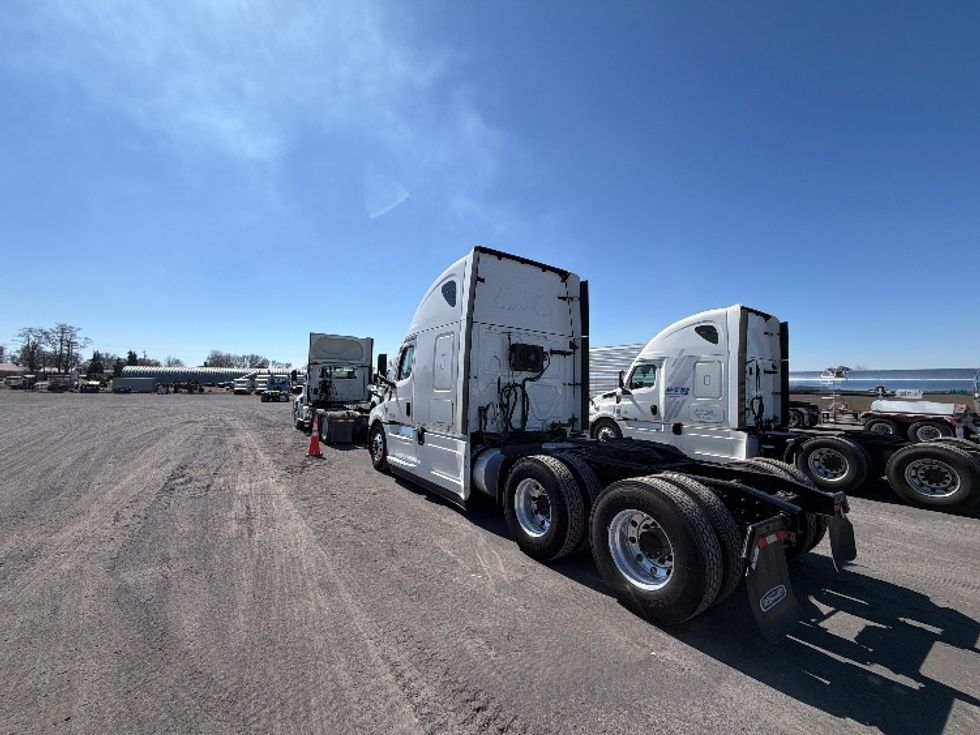 Sleeper Tractor-Heavy Duty Tractors-Freightliner-2022-T12664ST-Jerome-ID-614,374\n\t\tmiles-$ 62,250 - Image 5
