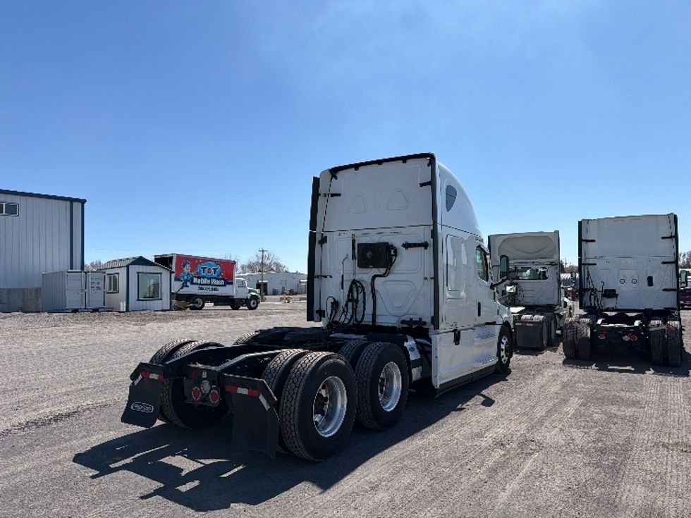 Sleeper Tractor-Heavy Duty Tractors-Freightliner-2022-T12664ST-Jerome-ID-614,374\n\t\tmiles-$ 62,250 - Image 7