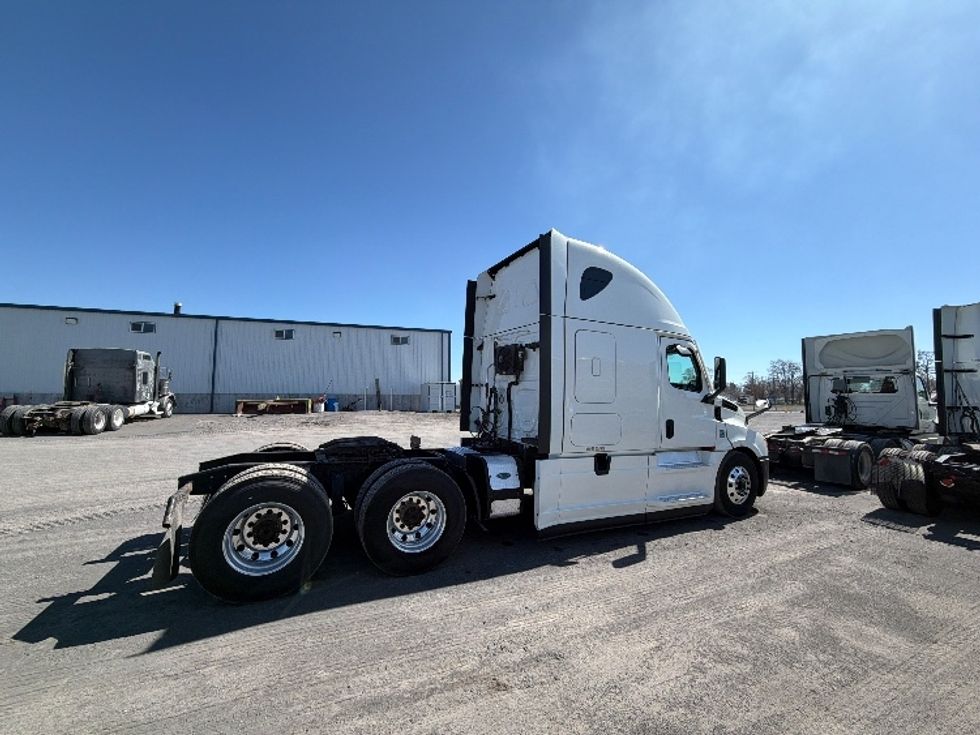 Sleeper Tractor-Heavy Duty Tractors-Freightliner-2022-T12664ST-Jerome-ID-614,374\n\t\tmiles-$ 62,250 - Image 8