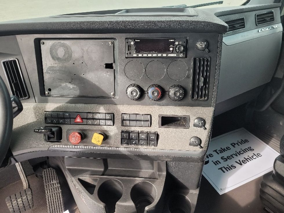 Sleeper Tractor-Heavy Duty Tractors-Freightliner-2022-T12664ST-Jerome-ID-681,402\n\t\tmiles-$ 55,750 - Image 12