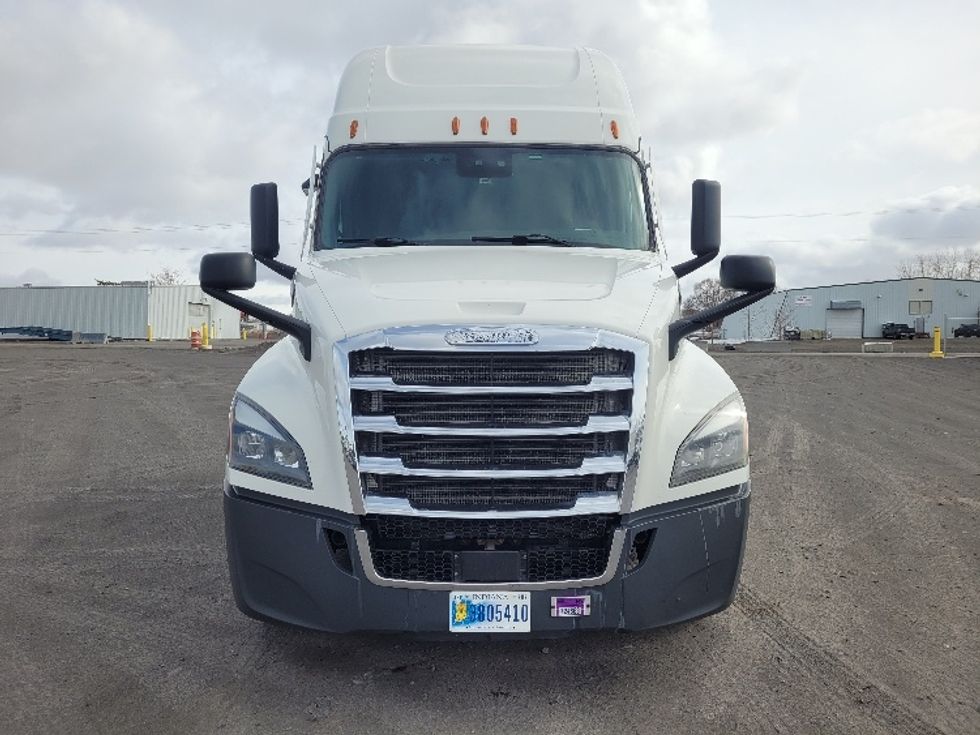 Sleeper Tractor-Heavy Duty Tractors-Freightliner-2022-T12664ST-Jerome-ID-681,402\n\t\tmiles-$ 55,750 - Image 2