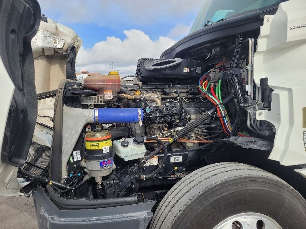 Sleeper Tractor-Heavy Duty Tractors-Freightliner-2022-T12664ST-Jerome-ID-681,402\n\t\tmiles-$ 55,750 - Image 20