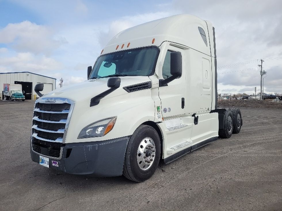 Sleeper Tractor-Heavy Duty Tractors-Freightliner-2022-T12664ST-Jerome-ID-681,402\n\t\tmiles-$ 55,750 - Image 3