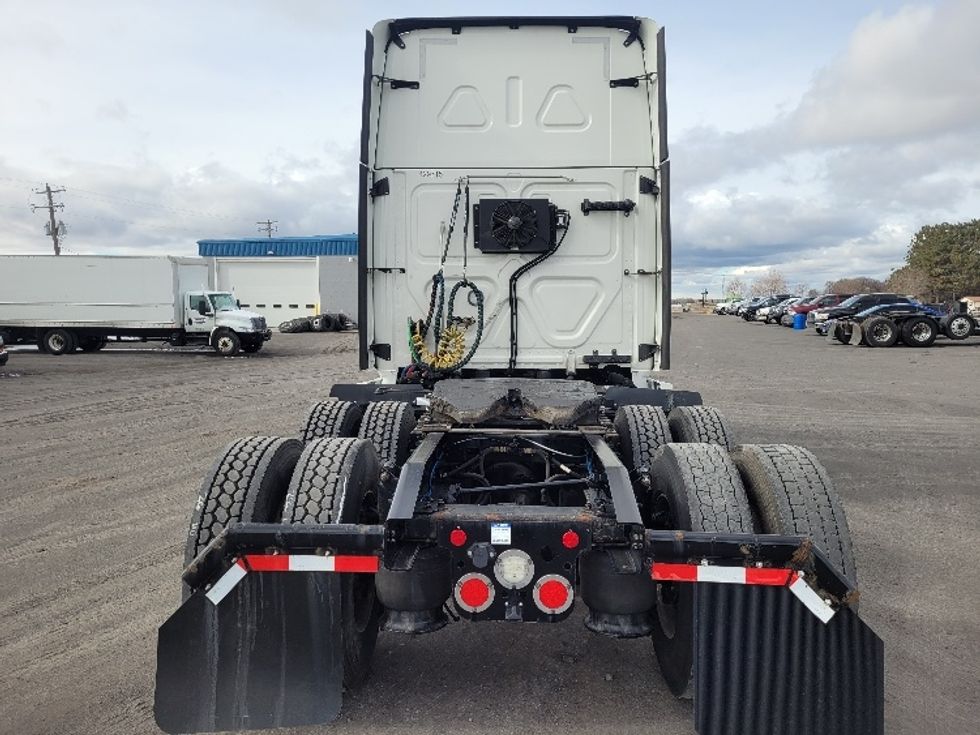 Sleeper Tractor-Heavy Duty Tractors-Freightliner-2022-T12664ST-Jerome-ID-681,402\n\t\tmiles-$ 55,750 - Image 6