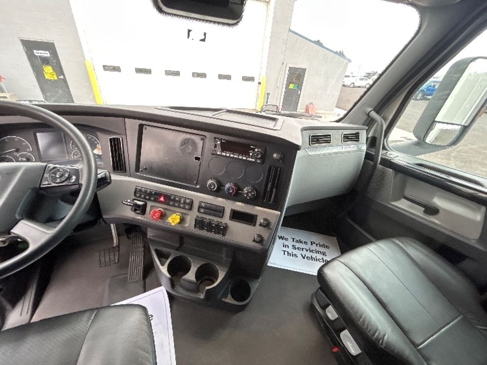 Sleeper Tractor-Heavy Duty Tractors-Freightliner-2022-T12664ST-Jerome-ID-690,484\n\t\tmiles-$ 54,750 - Image 12