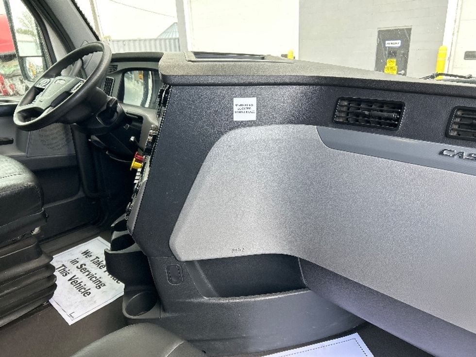 Sleeper Tractor-Heavy Duty Tractors-Freightliner-2022-T12664ST-Jerome-ID-690,484\n\t\tmiles-$ 54,750 - Image 15