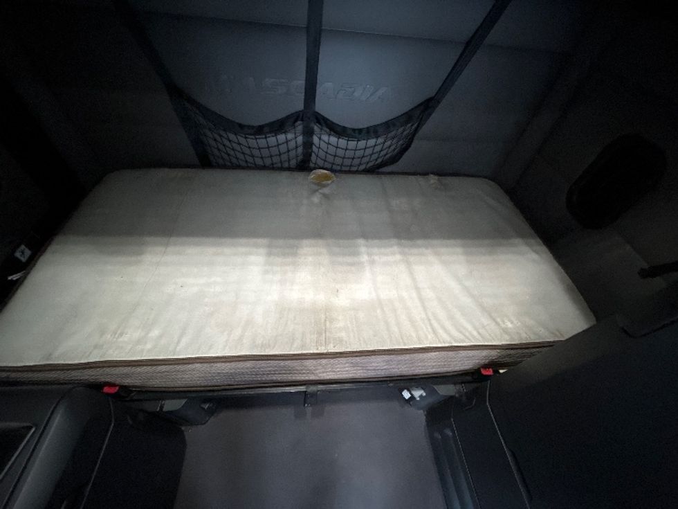 Sleeper Tractor-Heavy Duty Tractors-Freightliner-2022-T12664ST-Jerome-ID-690,484\n\t\tmiles-$ 54,750 - Image 17