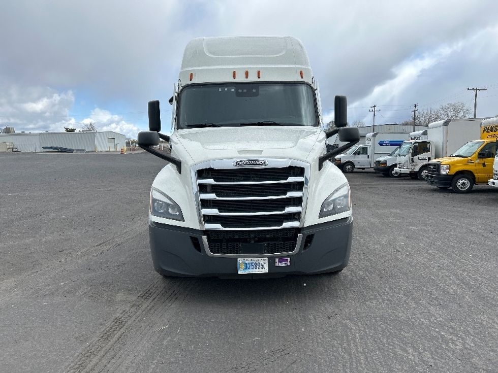 Sleeper Tractor-Heavy Duty Tractors-Freightliner-2022-T12664ST-Jerome-ID-690,484\n\t\tmiles-$ 54,750 - Image 2