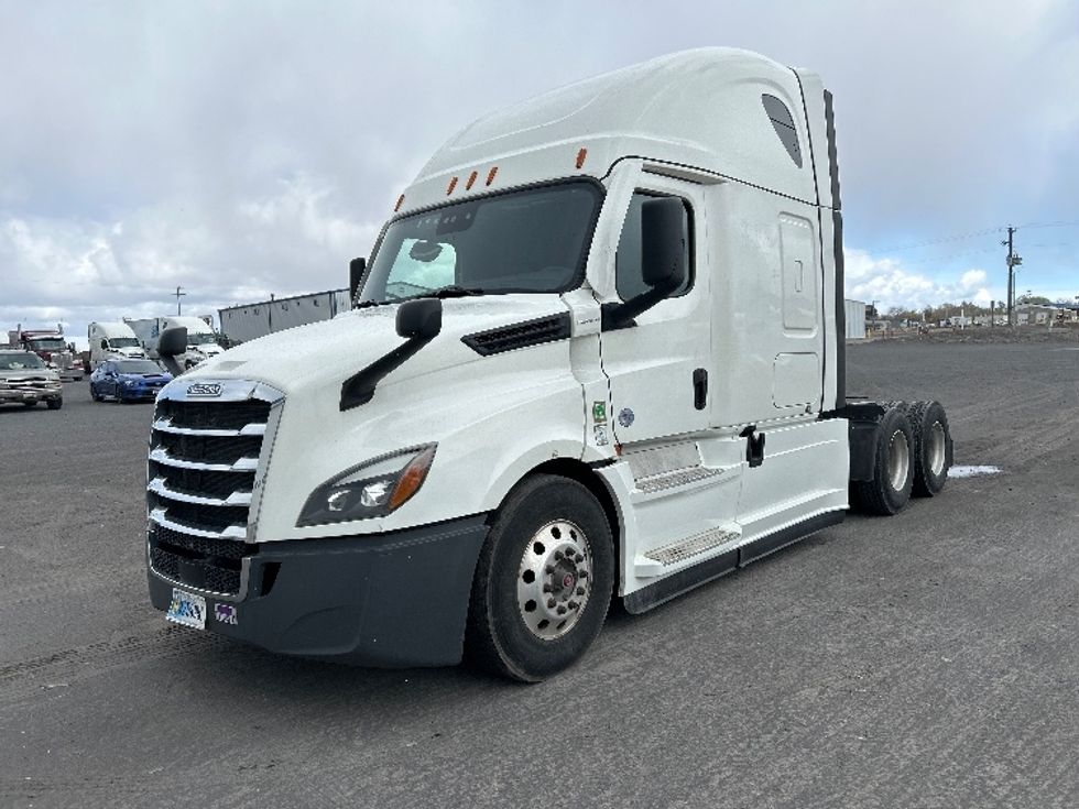 Sleeper Tractor-Heavy Duty Tractors-Freightliner-2022-T12664ST-Jerome-ID-690,484\n\t\tmiles-$ 54,750 - Image 3