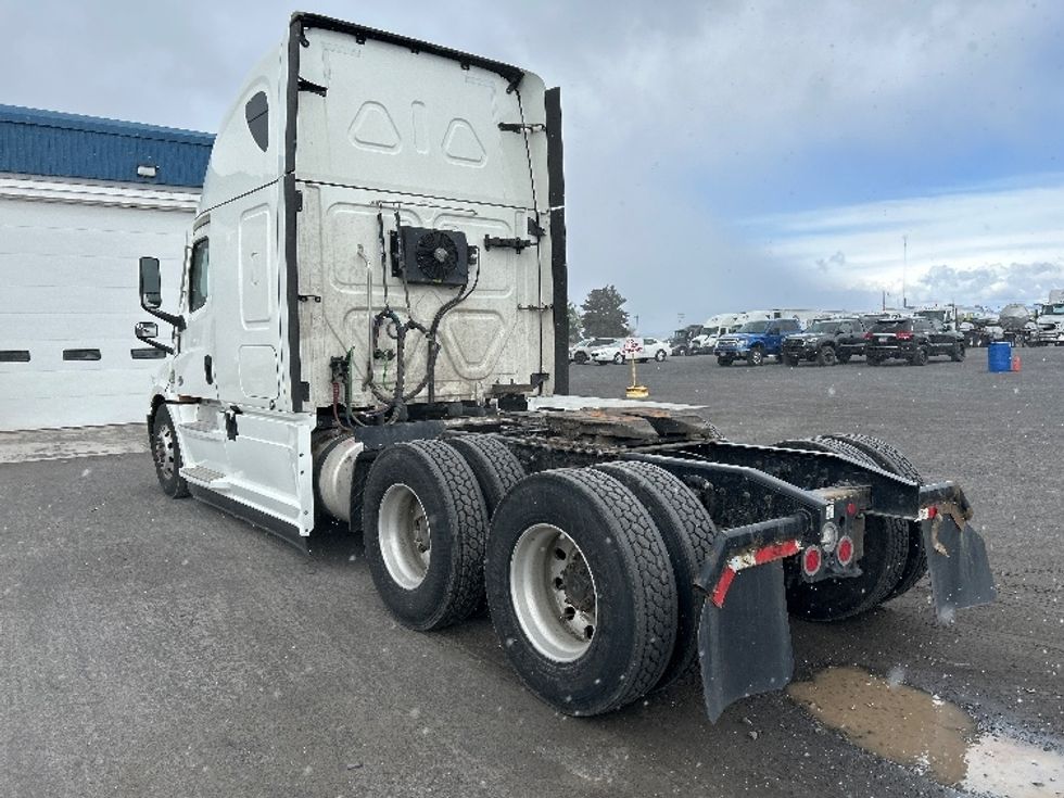 Sleeper Tractor-Heavy Duty Tractors-Freightliner-2022-T12664ST-Jerome-ID-690,484\n\t\tmiles-$ 54,750 - Image 5