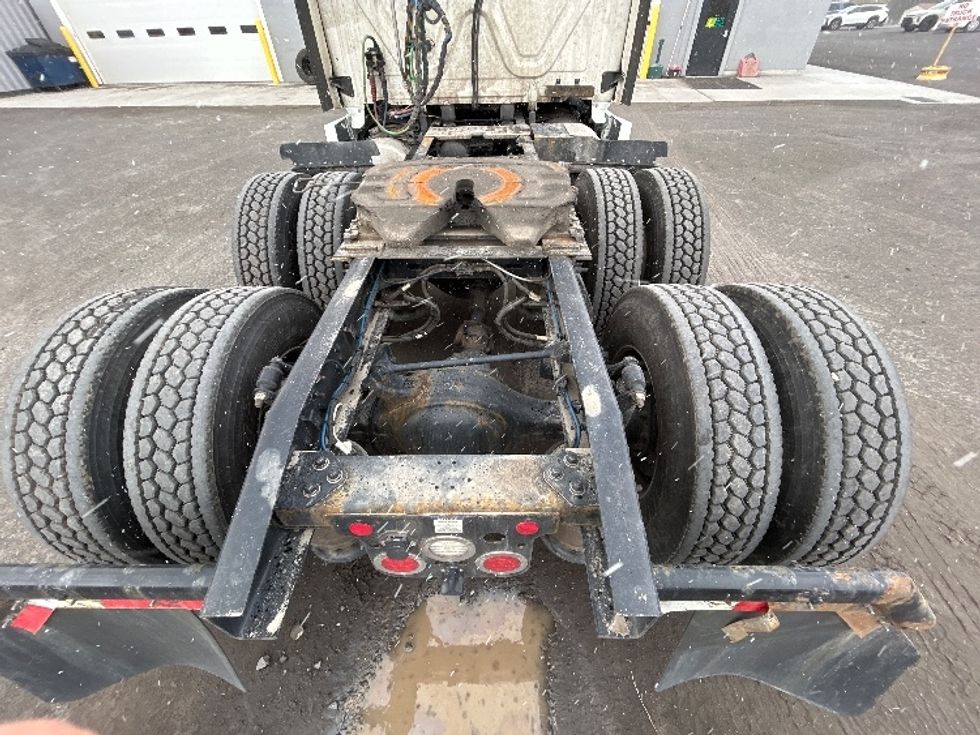 Sleeper Tractor-Heavy Duty Tractors-Freightliner-2022-T12664ST-Jerome-ID-690,484\n\t\tmiles-$ 54,750 - Image 6