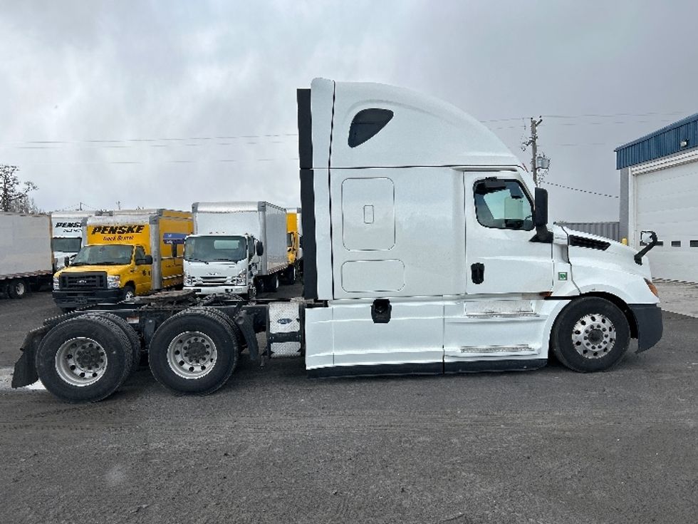 Sleeper Tractor-Heavy Duty Tractors-Freightliner-2022-T12664ST-Jerome-ID-690,484\n\t\tmiles-$ 54,750 - Image 8