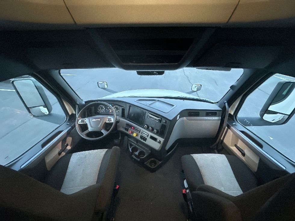 Sleeper Tractor-Heavy Duty Tractors-Freightliner-2022-T12664ST-Jessup-MD-317,129\n\t\tmiles-$ 86,000 - Image 12