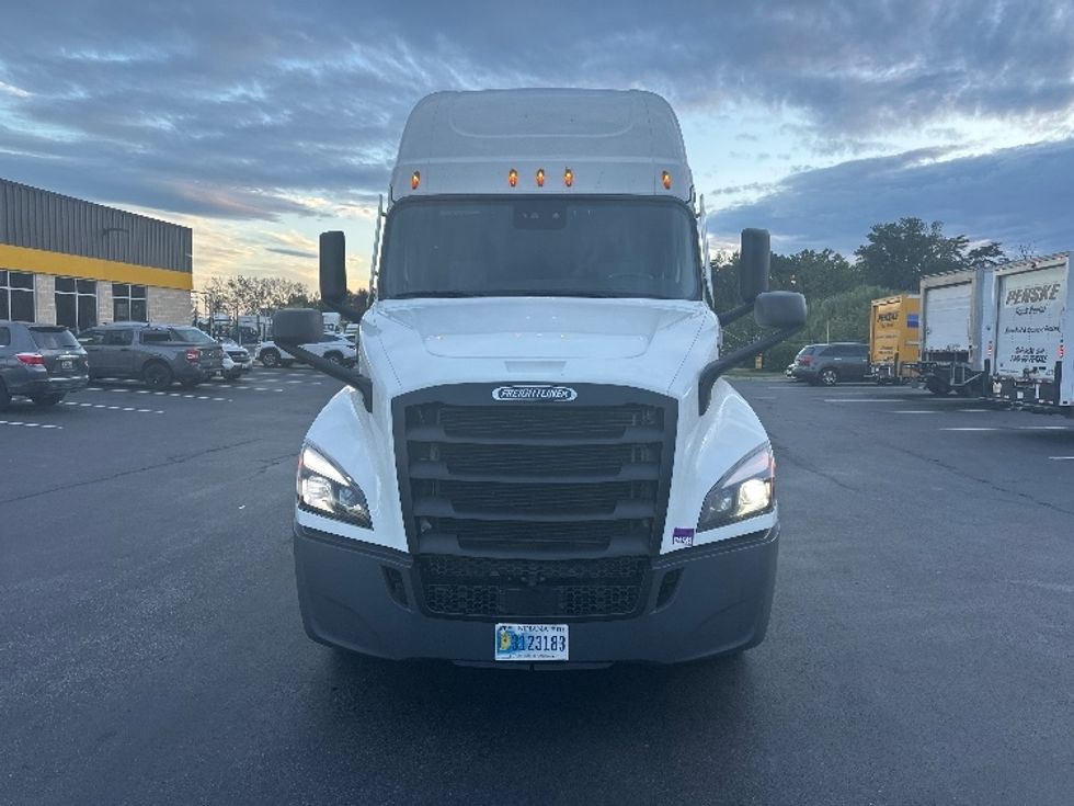 Sleeper Tractor-Heavy Duty Tractors-Freightliner-2022-T12664ST-Jessup-MD-317,129\n\t\tmiles-$ 86,000 - Image 2