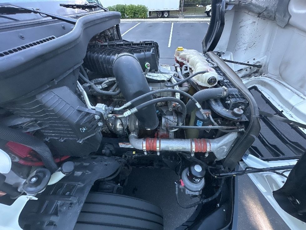 Sleeper Tractor-Heavy Duty Tractors-Freightliner-2022-T12664ST-Jessup-MD-317,129\n\t\tmiles-$ 86,000 - Image 20