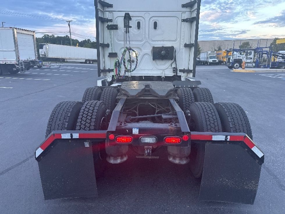 Sleeper Tractor-Heavy Duty Tractors-Freightliner-2022-T12664ST-Jessup-MD-317,129\n\t\tmiles-$ 86,000 - Image 6