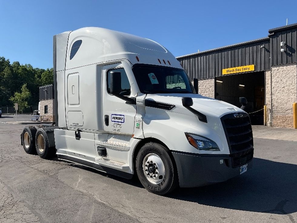 Sleeper Tractor-Heavy Duty Tractors-Freightliner-2022-T12664ST-Jessup-PA-197,852\n\t\tmiles-$ 100,250 - Image 1