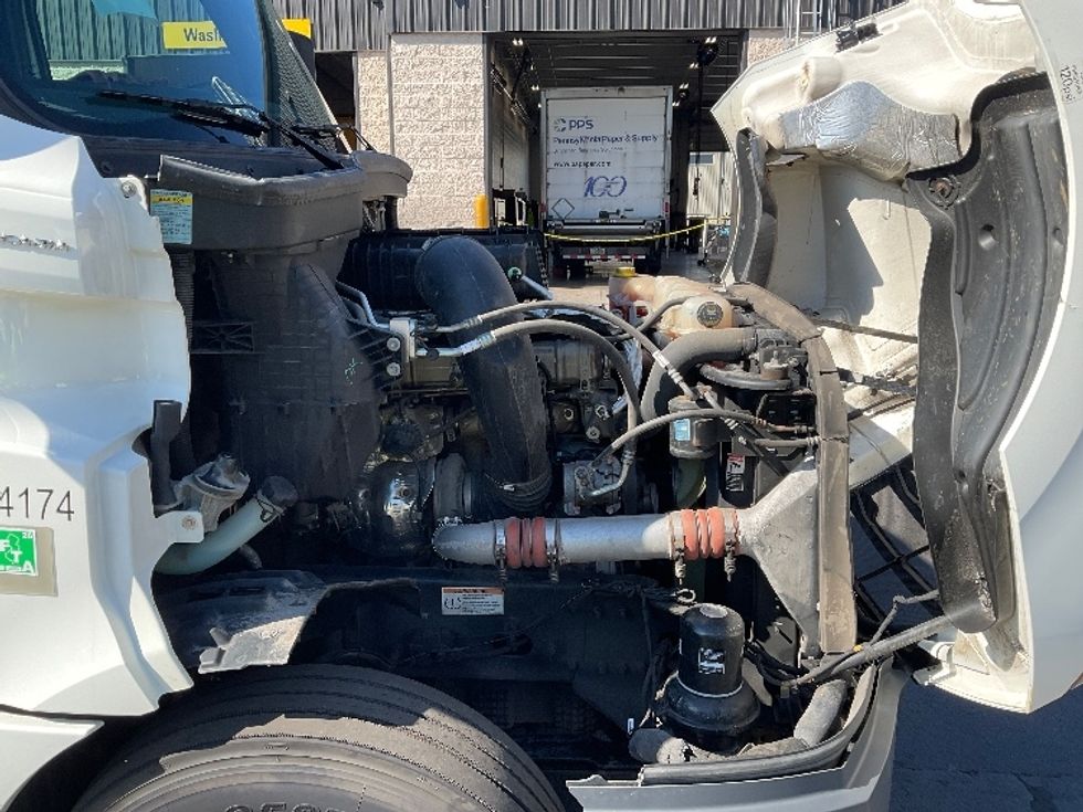 Sleeper Tractor-Heavy Duty Tractors-Freightliner-2022-T12664ST-Jessup-PA-197,852\n\t\tmiles-$ 100,250 - Image 21