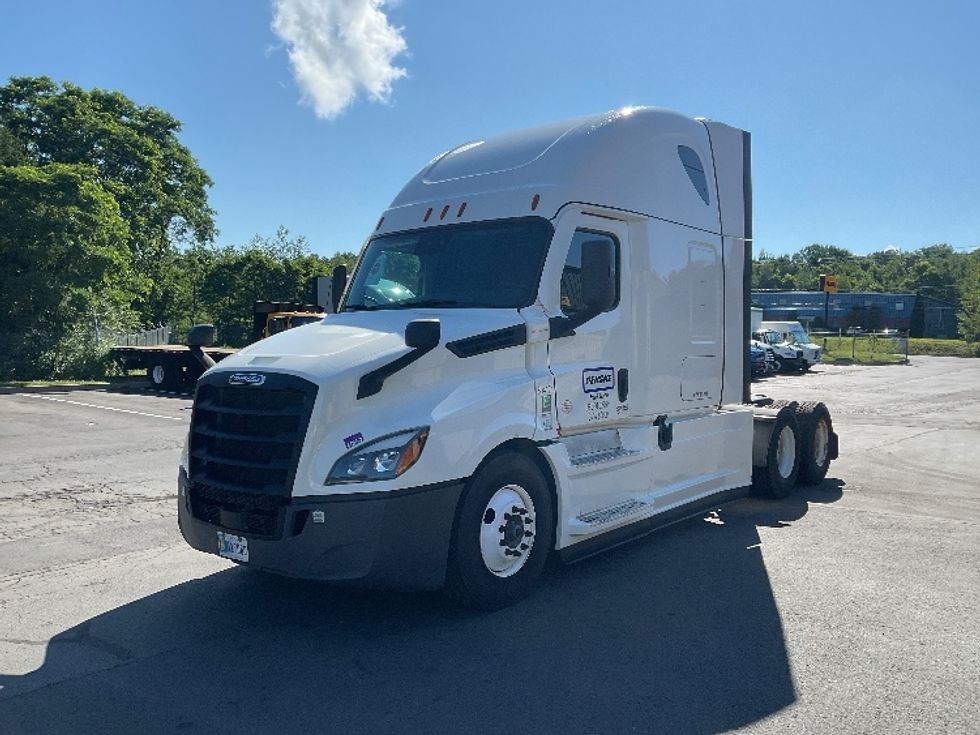 Sleeper Tractor-Heavy Duty Tractors-Freightliner-2022-T12664ST-Jessup-PA-197,852\n\t\tmiles-$ 100,250 - Image 3