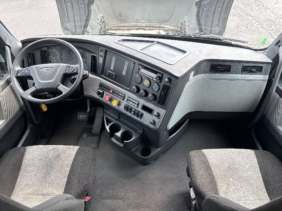 Sleeper Tractor-Heavy Duty Tractors-Freightliner-2022-T12664ST-Jessup-PA-465,001\n\t\tmiles-$ 80,500 - Image 12
