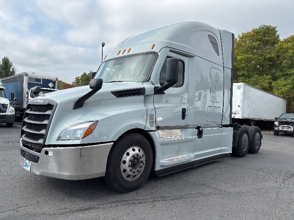 Sleeper Tractor-Heavy Duty Tractors-Freightliner-2022-T12664ST-Jessup-PA-465,001\n\t\tmiles-$ 80,500 - Image 3