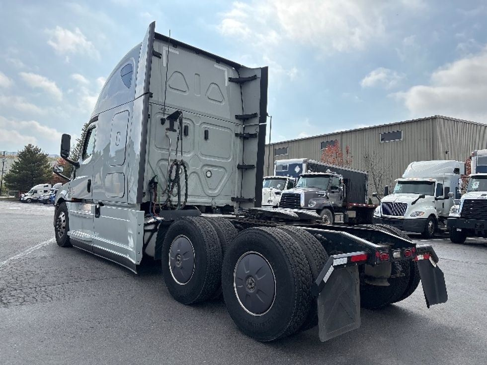 Sleeper Tractor-Heavy Duty Tractors-Freightliner-2022-T12664ST-Jessup-PA-465,001\n\t\tmiles-$ 80,500 - Image 5