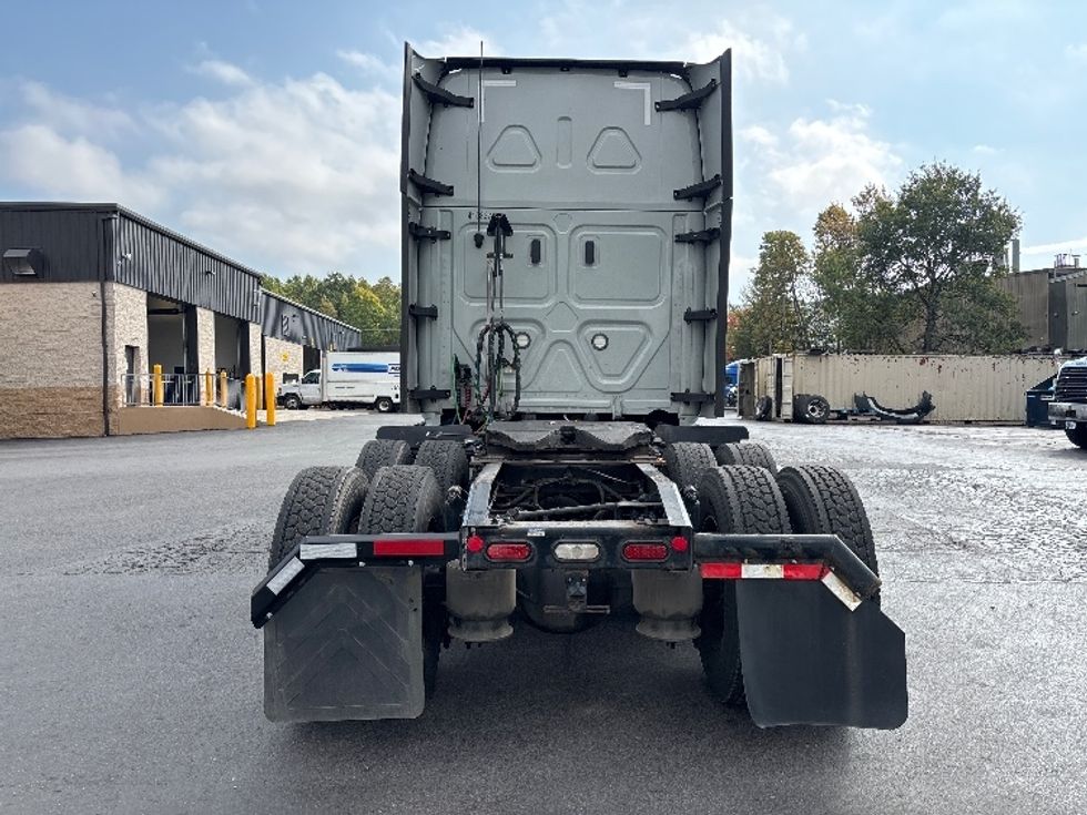 Sleeper Tractor-Heavy Duty Tractors-Freightliner-2022-T12664ST-Jessup-PA-465,001\n\t\tmiles-$ 80,500 - Image 6