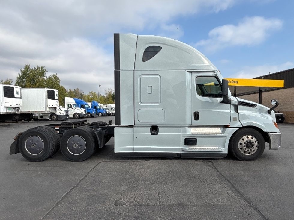 Sleeper Tractor-Heavy Duty Tractors-Freightliner-2022-T12664ST-Jessup-PA-465,001\n\t\tmiles-$ 80,500 - Image 8