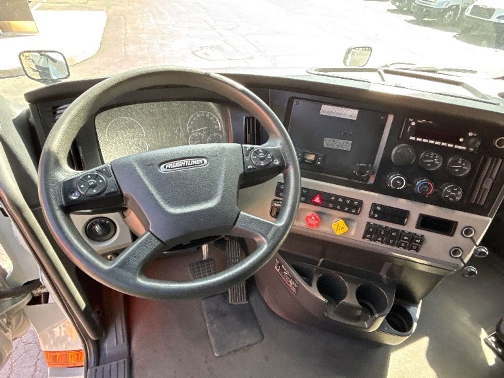 Sleeper Tractor-Heavy Duty Tractors-Freightliner-2022-T12664ST-Jessup-PA-483,351\n\t\tmiles-$ 80,250 - Image 11