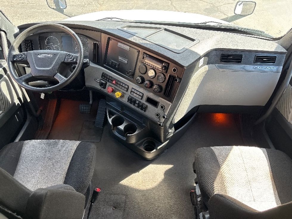 Sleeper Tractor-Heavy Duty Tractors-Freightliner-2022-T12664ST-Jessup-PA-483,351\n\t\tmiles-$ 80,250 - Image 12