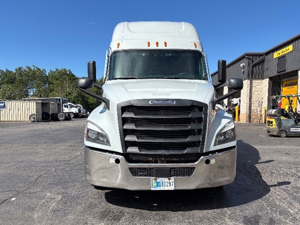 Sleeper Tractor-Heavy Duty Tractors-Freightliner-2022-T12664ST-Jessup-PA-483,351\n\t\tmiles-$ 80,250 - Image 2