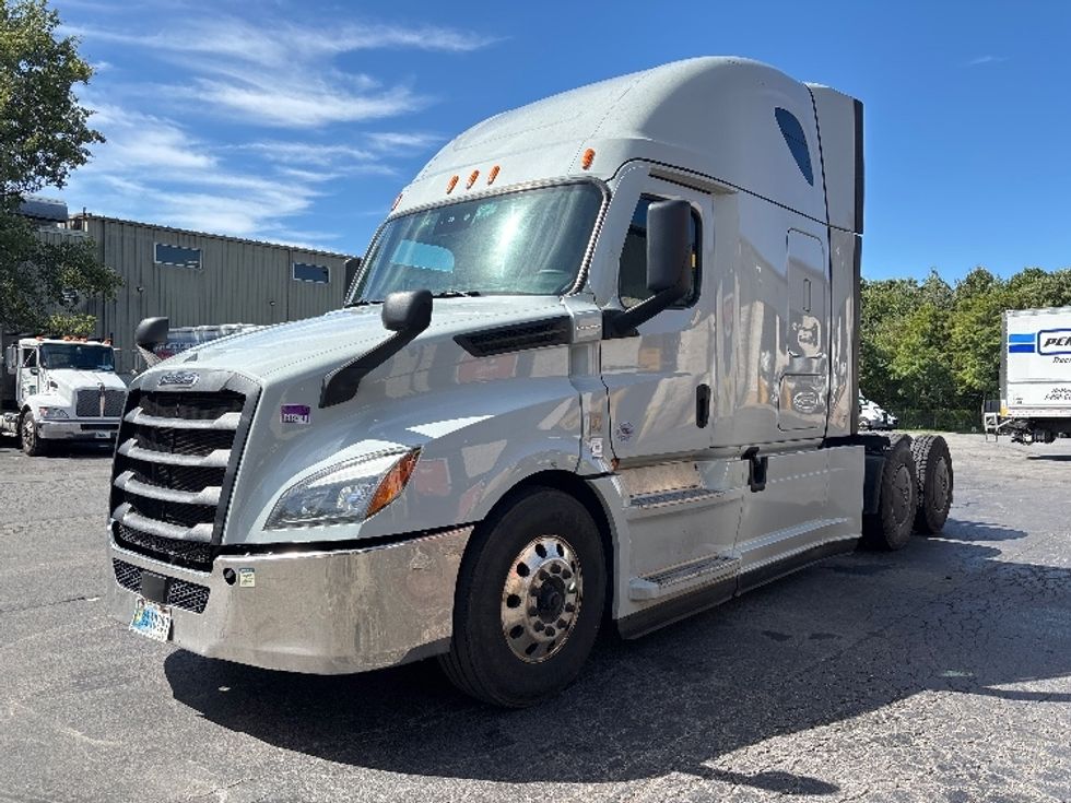 Sleeper Tractor-Heavy Duty Tractors-Freightliner-2022-T12664ST-Jessup-PA-483,351\n\t\tmiles-$ 80,250 - Image 3