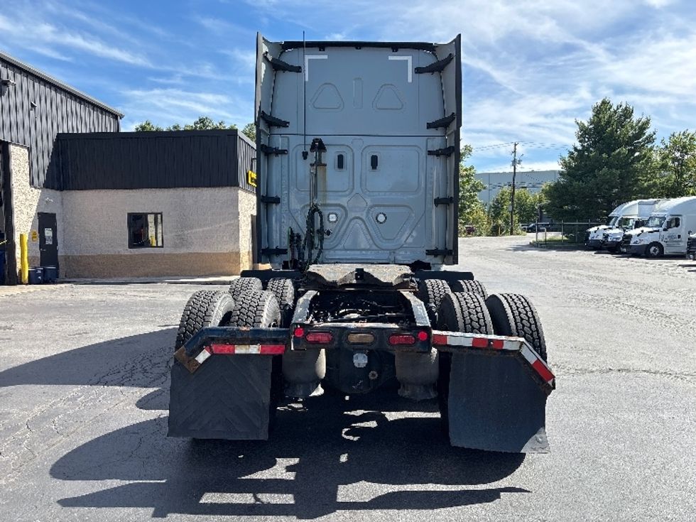 Sleeper Tractor-Heavy Duty Tractors-Freightliner-2022-T12664ST-Jessup-PA-483,351\n\t\tmiles-$ 80,250 - Image 6