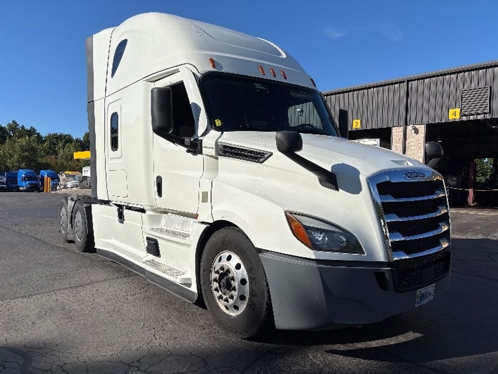 Sleeper Tractor-Heavy Duty Tractors-Freightliner-2022-T12664ST-Jessup-PA-513,142\n\t\tmiles-$ 78,250 - Image 1