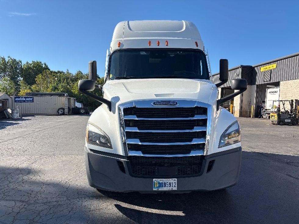 Sleeper Tractor-Heavy Duty Tractors-Freightliner-2022-T12664ST-Jessup-PA-513,142\n\t\tmiles-$ 78,250 - Image 2
