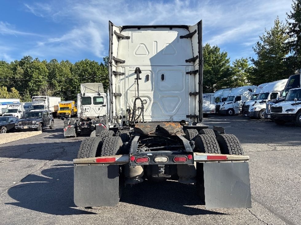 Sleeper Tractor-Heavy Duty Tractors-Freightliner-2022-T12664ST-Jessup-PA-513,142\n\t\tmiles-$ 78,250 - Image 6