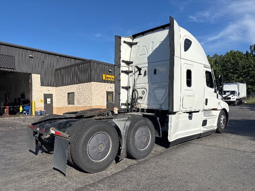 Sleeper Tractor-Heavy Duty Tractors-Freightliner-2022-T12664ST-Jessup-PA-513,142\n\t\tmiles-$ 78,250 - Image 7
