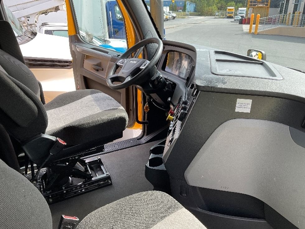 Sleeper Tractor-Heavy Duty Tractors-Freightliner-2022-T12664ST-Jessup-PA-574,894\n\t\tmiles-$ 57,500 - Image 15