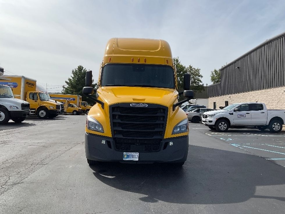 Sleeper Tractor-Heavy Duty Tractors-Freightliner-2022-T12664ST-Jessup-PA-574,894\n\t\tmiles-$ 57,500 - Image 2