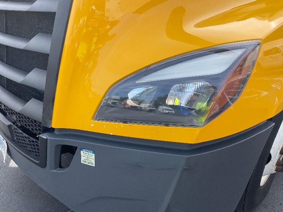 Sleeper Tractor-Heavy Duty Tractors-Freightliner-2022-T12664ST-Jessup-PA-574,894\n\t\tmiles-$ 57,500 - Image 23