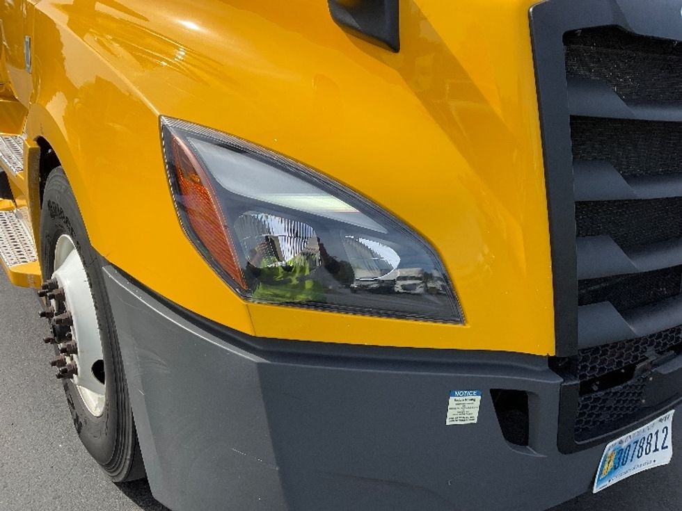 Sleeper Tractor-Heavy Duty Tractors-Freightliner-2022-T12664ST-Jessup-PA-574,894\n\t\tmiles-$ 57,500 - Image 24