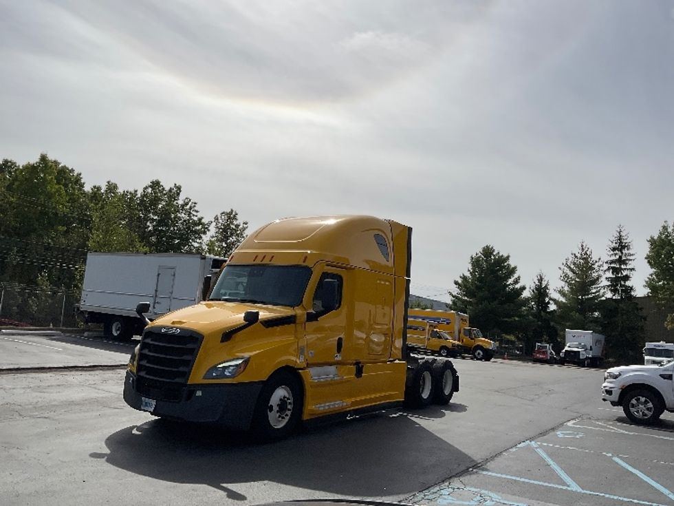 Sleeper Tractor-Heavy Duty Tractors-Freightliner-2022-T12664ST-Jessup-PA-574,894\n\t\tmiles-$ 57,500 - Image 3