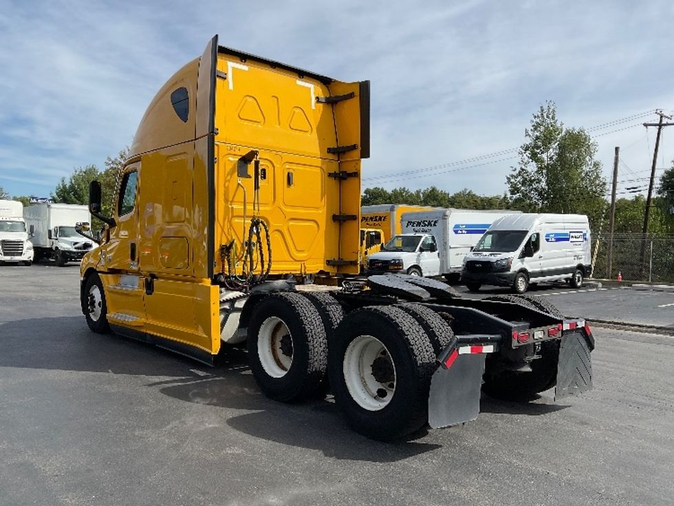 Sleeper Tractor-Heavy Duty Tractors-Freightliner-2022-T12664ST-Jessup-PA-574,894\n\t\tmiles-$ 57,500 - Image 5